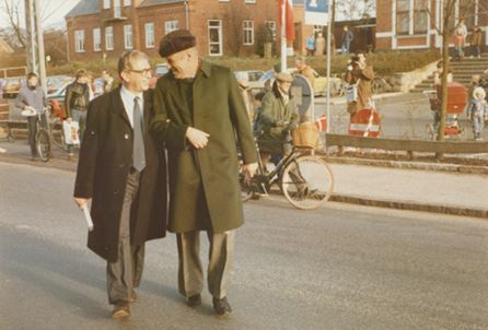 Bent Lund med trafikminister Bent Melchior (til venstre) i forbindelse med indvielsen af Omfartsvejen. Foto: Søren Crillesen.
