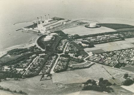Kyndbyværket og Kyndby Huse på postkort med luftfoto fra Aerodan.